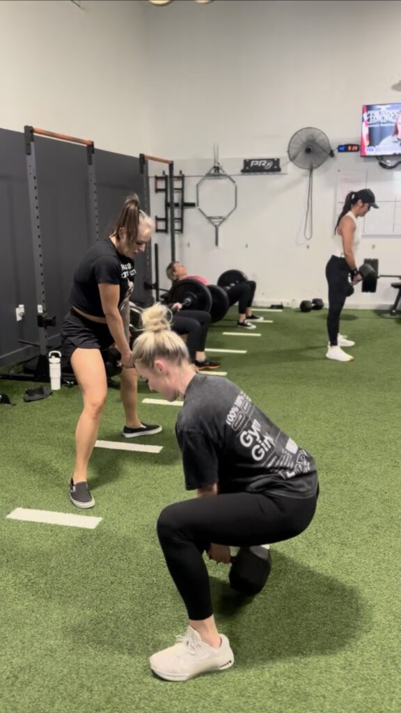 Strong moms working out, group fitness